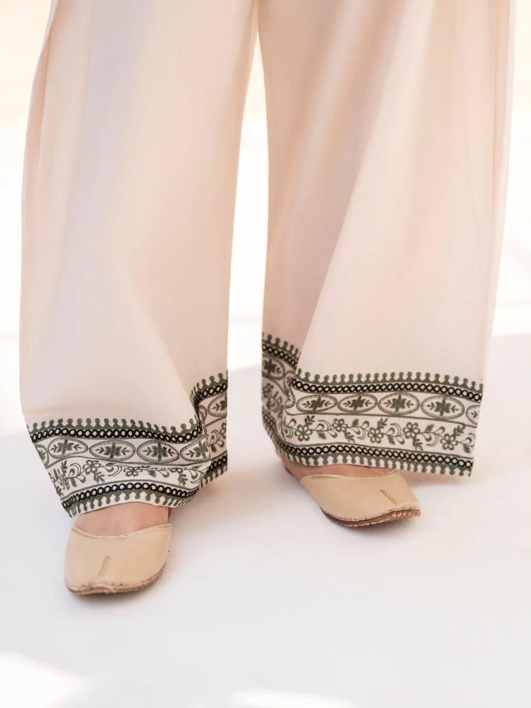 ROSHNI 2PC Embroidered Lawn Suit