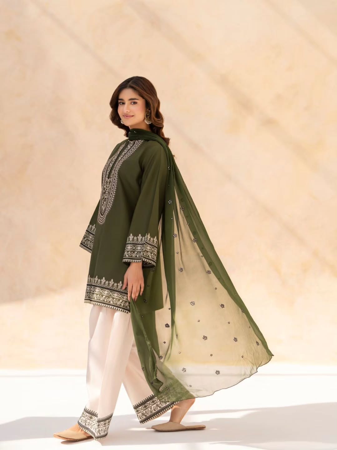 ROSHNI 2PC Embroidered Lawn Suit